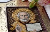 Можно ли на День рождения, Новый год дарить иконы в подарок: мнение церкви
